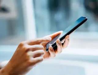 Empresa deverá indenizar vendedor externo por uso de celular particular no serviço